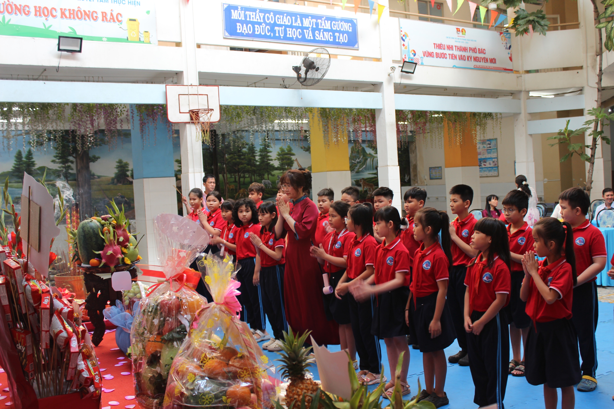 Bồi đắp lòng yêu nước cho học trò từ những điều bình dị - Ảnh 2.