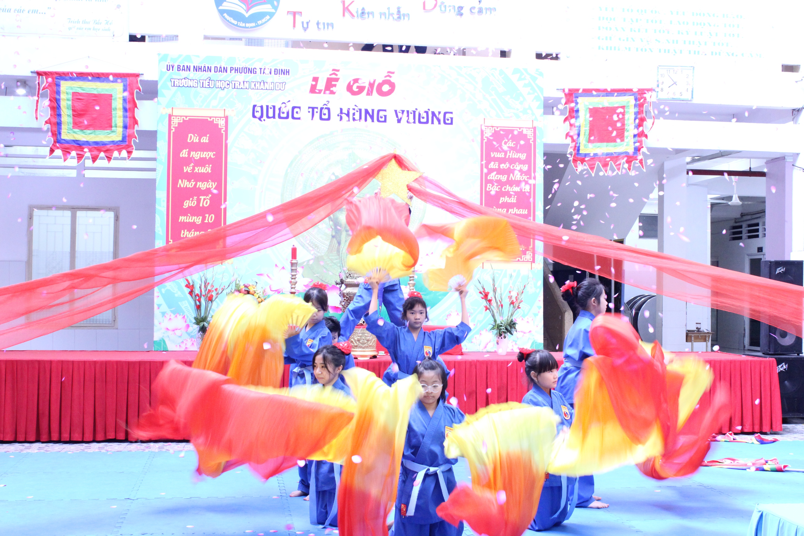 Bồi đắp lòng yêu nước cho học trò từ những điều bình dị - Ảnh 3.
