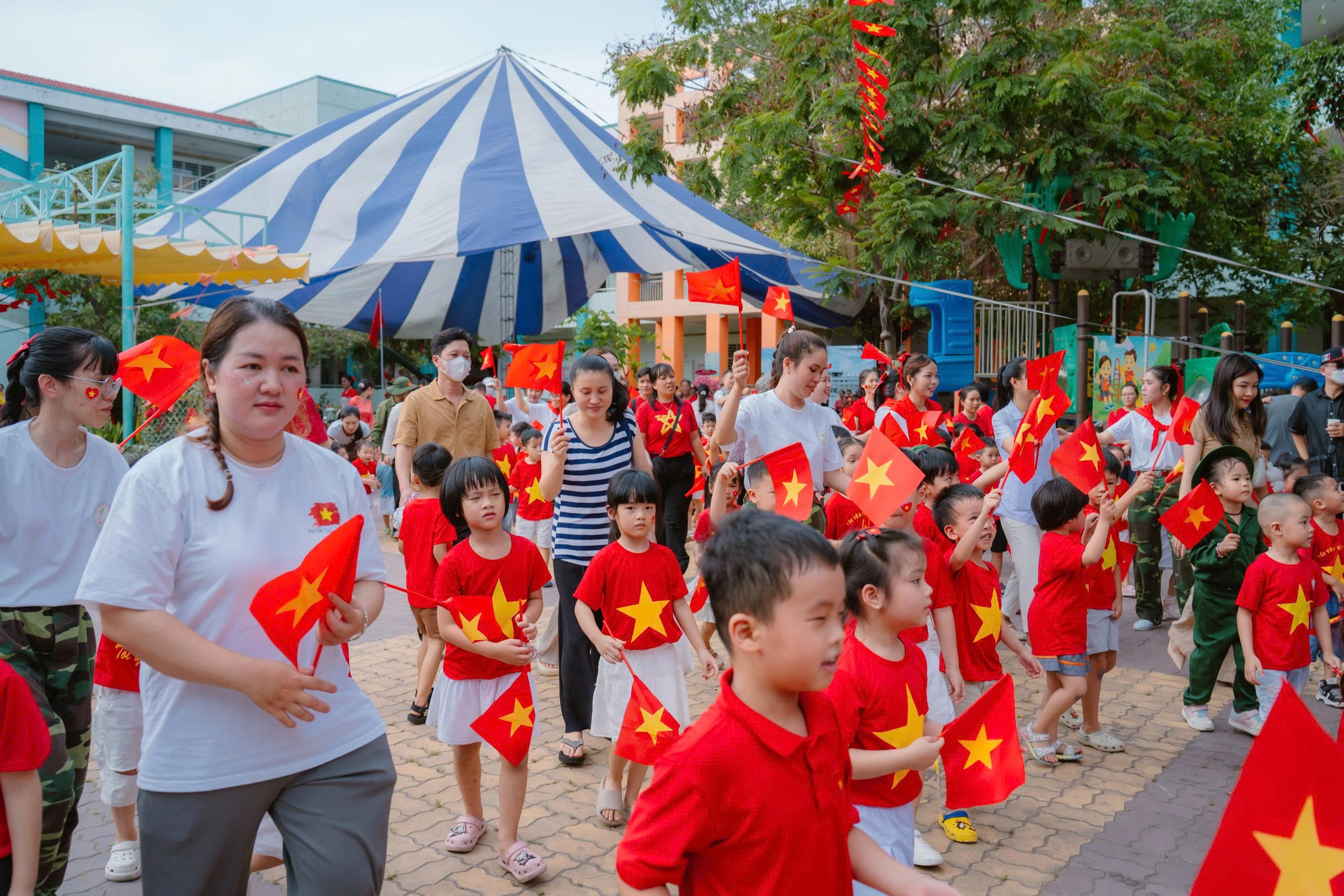 Bồi đắp lòng yêu nước cho học trò từ những điều bình dị - Ảnh 11.