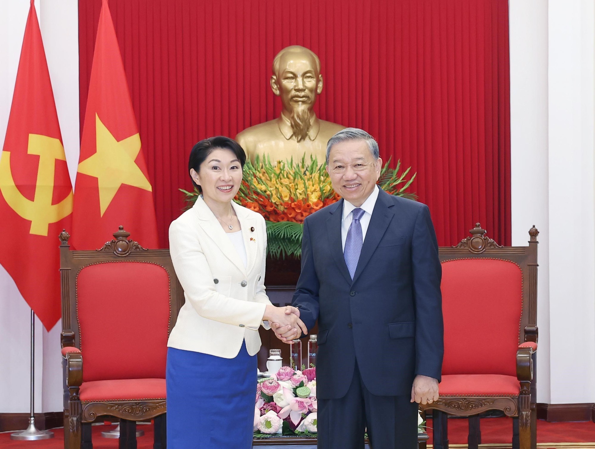 Le Japon soutient le Vietnam dans son processus de réforme et sa coopération globale - Photo 1. Nhật Bản ủng hộ Việt Nam trong công cuộc đổi mới và hợp tác toàn diện - Ảnh 1.