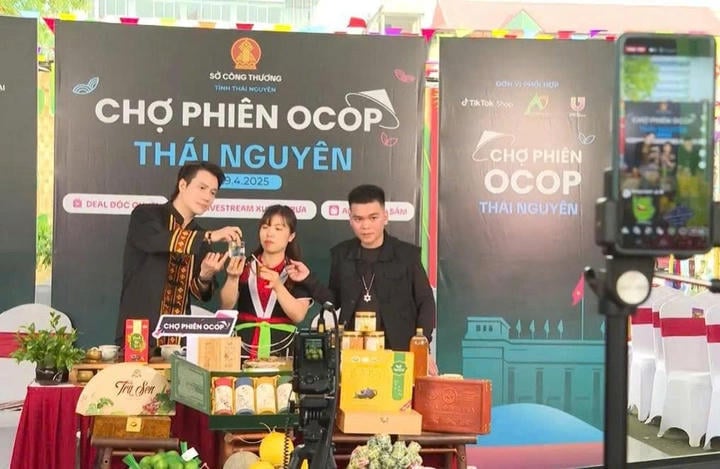 Nông dân Thái Nguyên tự tin bán hàng trên nền tảng số.