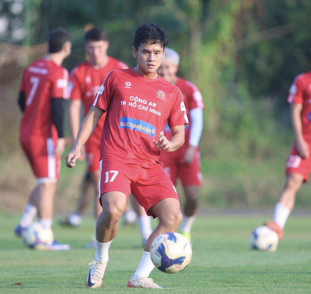 Oare Ho Chi Minh City Police FC irosește potențialul unui extrem superb? - Imaginea 1. CLB Công an TP.HCM có đang lãng phí chân tạt cánh siêu hạng? - Ảnh 1.