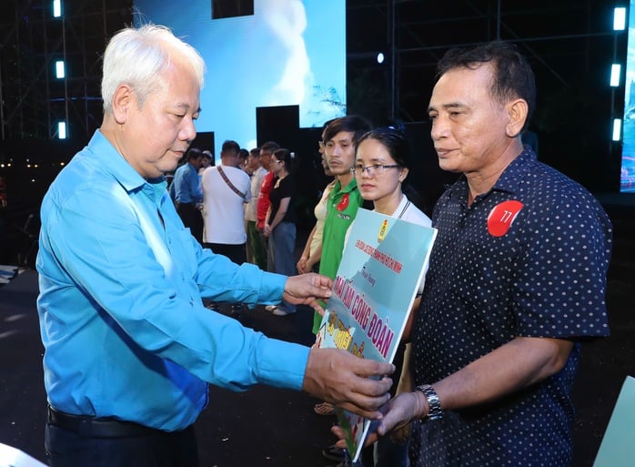 La Federación Laboral de Ciudad Ho Chi Minh inaugura oficialmente el Mes del Trabajador 2026 - Foto 7.