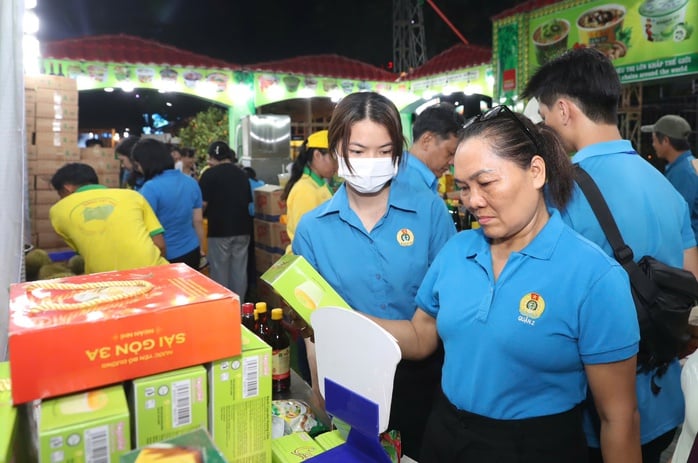 La Federación Laboral de Ciudad Ho Chi Minh inaugura oficialmente el Mes del Trabajador 2026 - Foto 8.