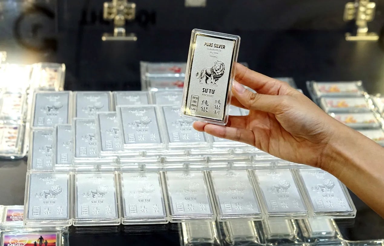Prix ​​de l'argent aujourd'hui, 29 avril : en chute libre, passant sous la barre des 76 millions de VND/kg.