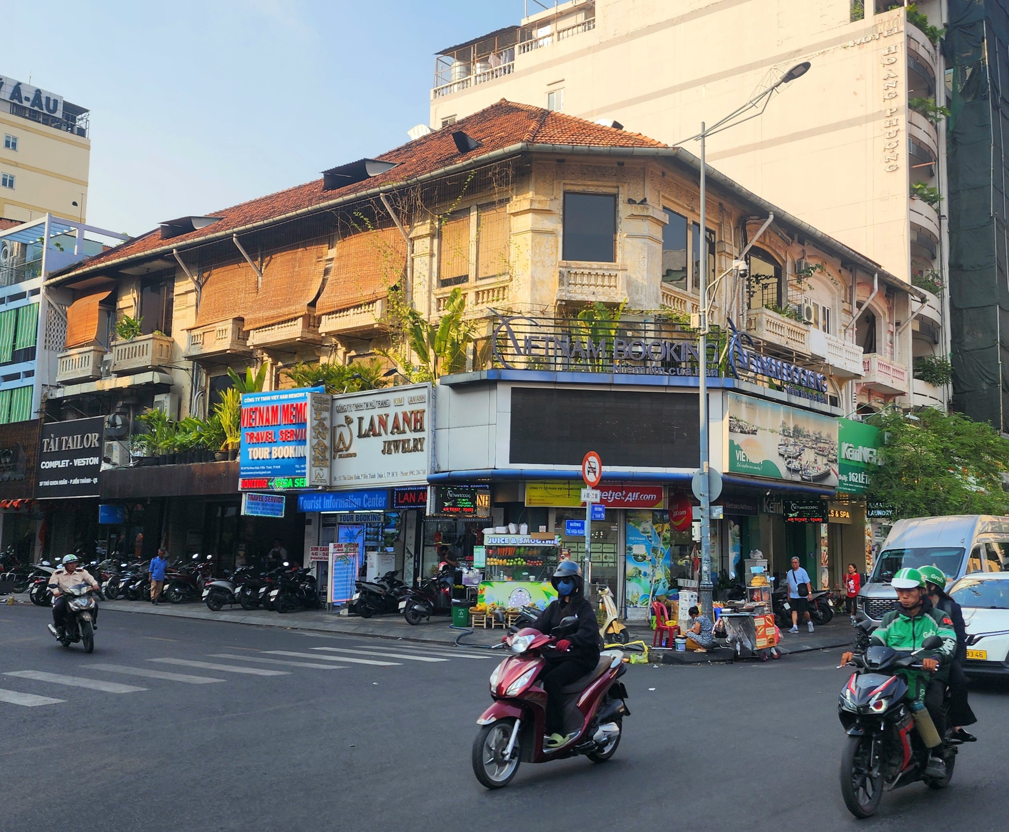 Điểm hẹn đờn ca tài tử xưa bên hông chợ Bến Thành- Ảnh 1.