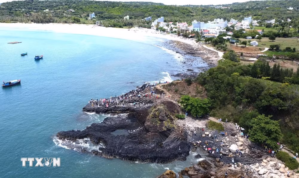 ttxvn-ganh-da-dia-phu-yen.jpg