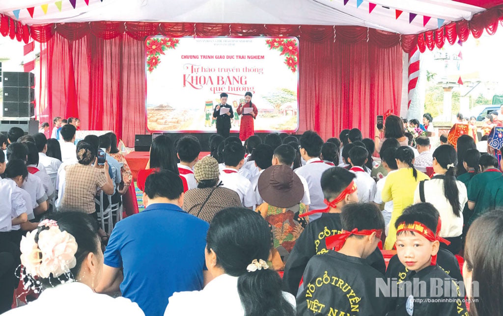Das Provinzmuseum Ninh Binh organisierte in Zusammenarbeit mit der Gemeinde Nam Hong ein traditionelles Bildungsprogramm für Schüler der Region zum Thema „Stolz auf die wissenschaftlichen Traditionen unserer Heimat“.