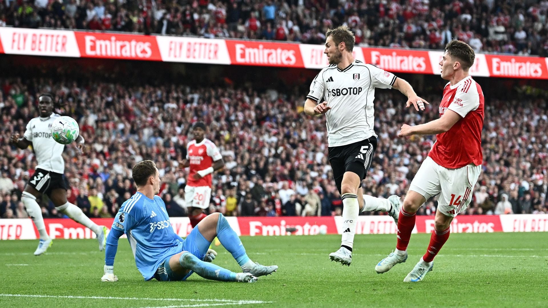 resources_premierleague_pulselive_com 2026 05 02T174824Z_356807583_UP1EM521DGNTR_RTRMADP_3_SOCCER ENGLAND ARS FUL.jpg