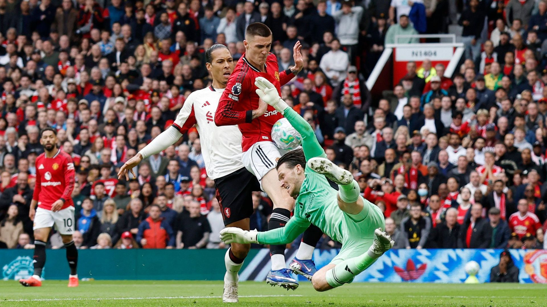 resources_premierleague_pulselive_com 2026 05 03T144917Z_1023248618_UP1EM531564HU_RTRMADP_3_SOCCER ENGLAND MUN LIV.jpg