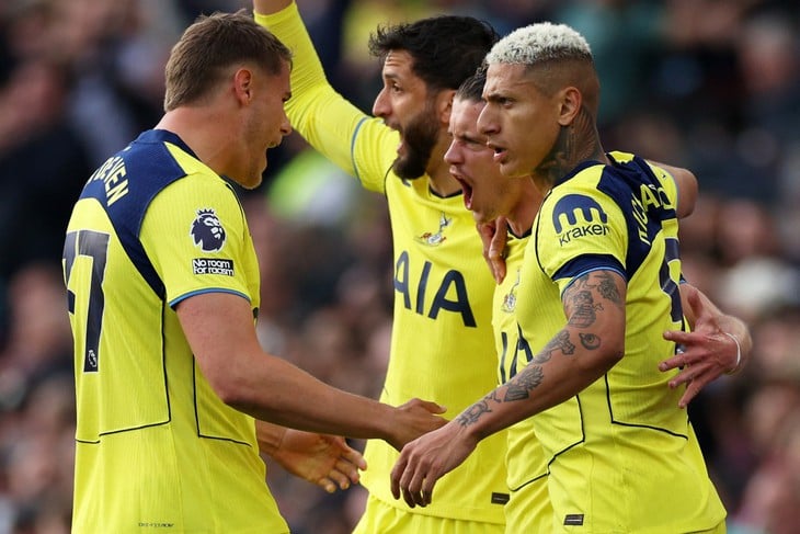 Thắng bất ngờ, Tottenham thoát khỏi nhóm rớt hạng - Ảnh 1.