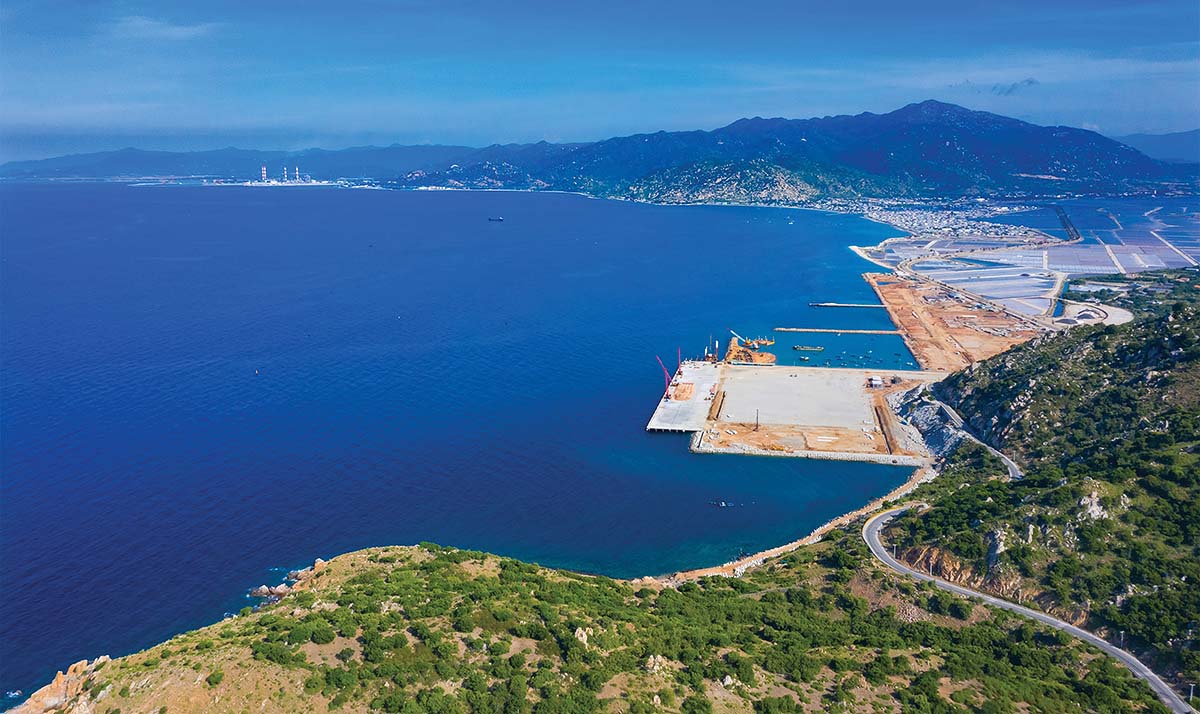 Das Ca Na LNG-Projekt ist Teil eines umfassenden Industriekomplexes, der einen Industriepark, ein LNG-Wärmekraftwerk und einen internationalen Hafen umfasst. (Foto: Trung Nam)