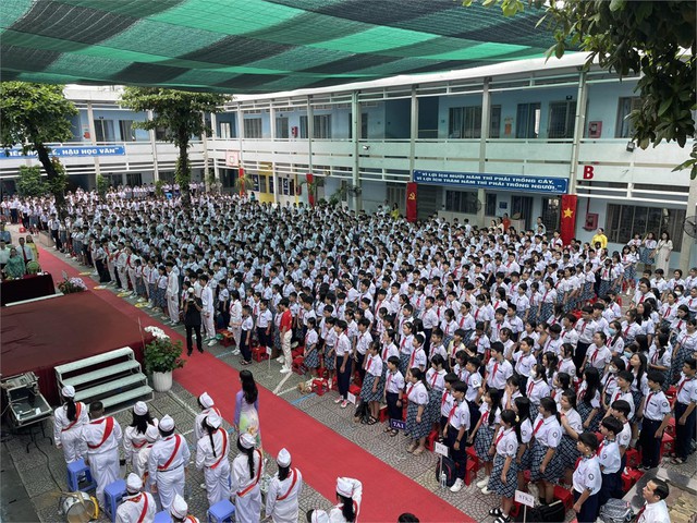 Hàng ngàn học sinh TP.HCM dừng ăn bán trú, do vụ nghi ngộ độc thực phẩm - Ảnh 1.