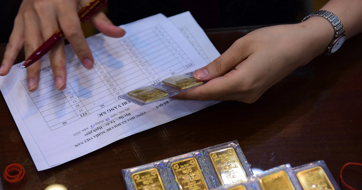 Giá vàng trong nước lao dốc 1,3 triệu đồng/lượng, SJC lùi về 165 triệu — image 1