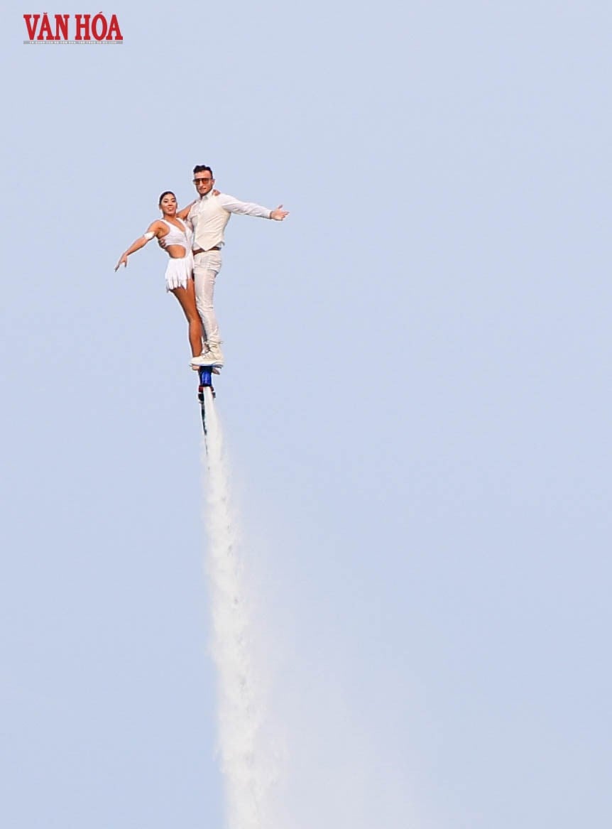 Dechberoucí vystoupení na flyboardu nad pláží Da Nang - foto 4