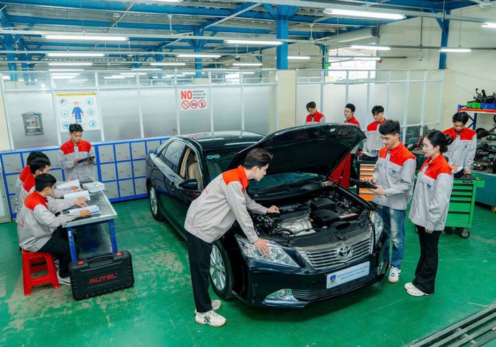 Giữ ổn định học phí, giảm gánh nặng cho phụ huynh - Ảnh 2.