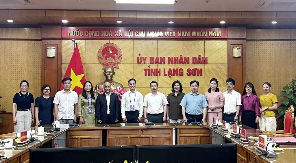 Từ Trường Sa đến Đất Tổ và miền biên viễn Từ Trường Sa đến Đất Tổ và miền biên viễn