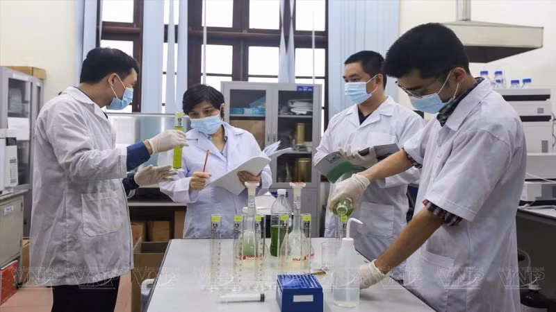 Hoạt động nghiên cứu tại Phòng Thí nghiệm trọng điểm Công nghệ Lọc, Hóa dầu (Viện Hóa học công nghiệp Việt Nam).
