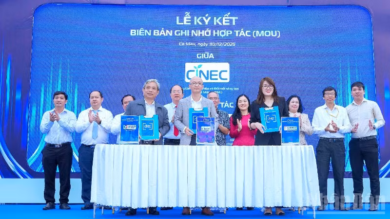 มีการลงนามข้อตกลงความร่วมมือด้านวิทยาศาสตร์และเทคโนโลยีระหว่างศูนย์ CiNEC Ca Mau กับพันธมิตร โดยมีผู้นำระดับจังหวัดเข้าร่วมเป็นสักขีพยาน