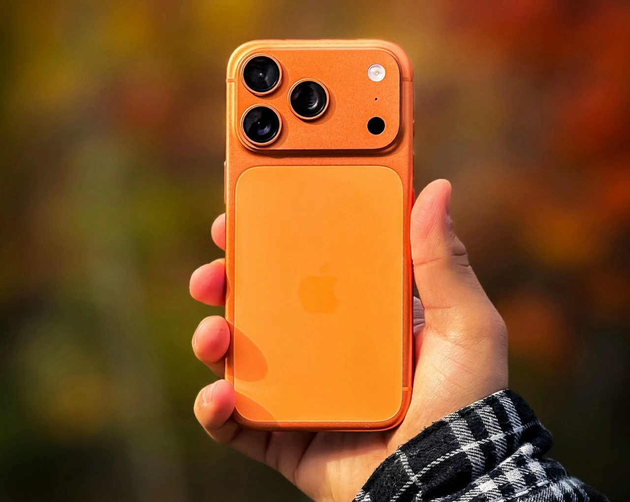 Berichten zufolge testet Apple mehrere bemerkenswerte neue Technologien. Apple được cho là đang thử nghiệm nhiều công nghệ mới đáng chú ý.