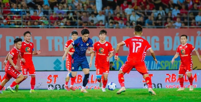 CLB Công an Hà Nội áp sát ngôi vô địch V-League - Ảnh 1.