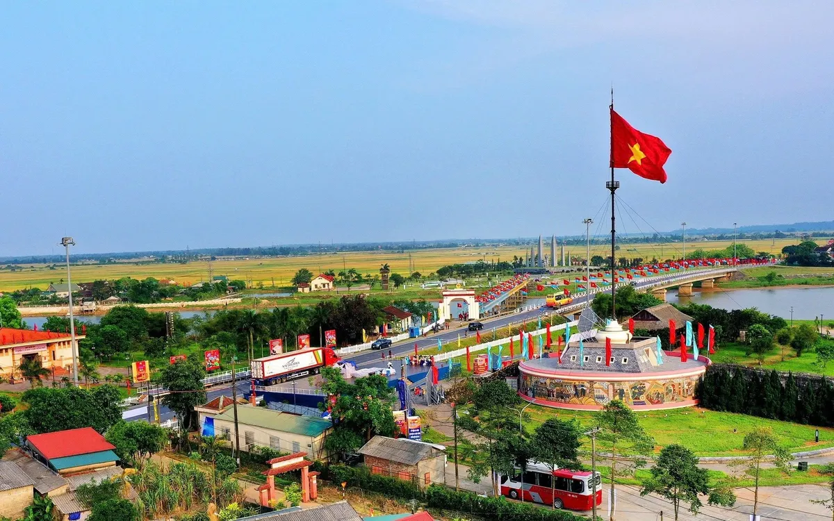 Cầu Hiền Lương, Sông Bến Hải - nhân chứng lịch sử biểu tượng cho nỗi đau chia cắt, khát vọng hòa bình và ý chí thống nhất non sông của dân tộc.