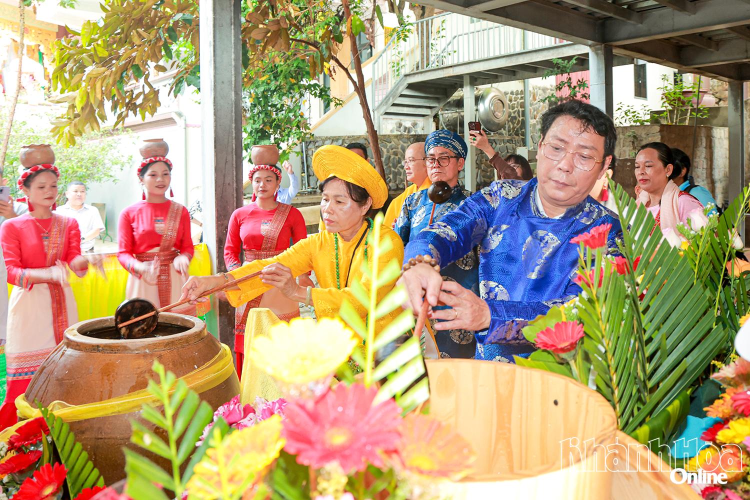 วี