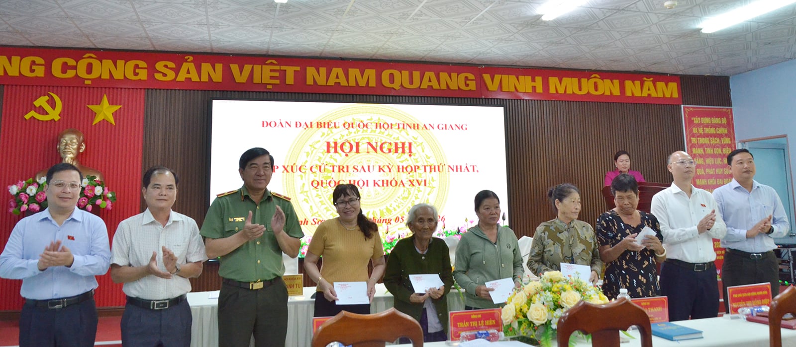 Đại biểu Quốc hội tỉnh An Giang tiếp xúc cử tri xã Bình Sơn