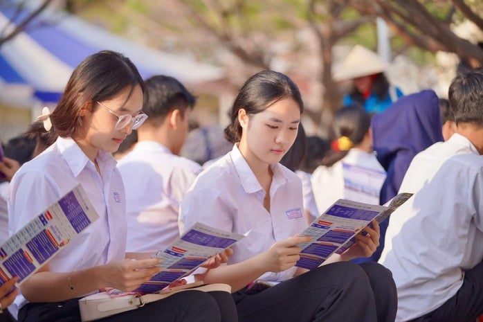 Thi tốt nghiệp THPT 2026: Môn nào được đăng ký nhiều nhất? - Ảnh 1.
