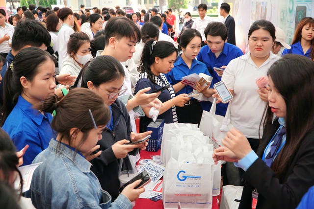 Kiến tạo cho sinh viên về ngành logistics nghìn tỉ - Ảnh 4.