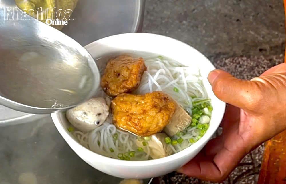 맛있는 생선 국수 한 그릇.