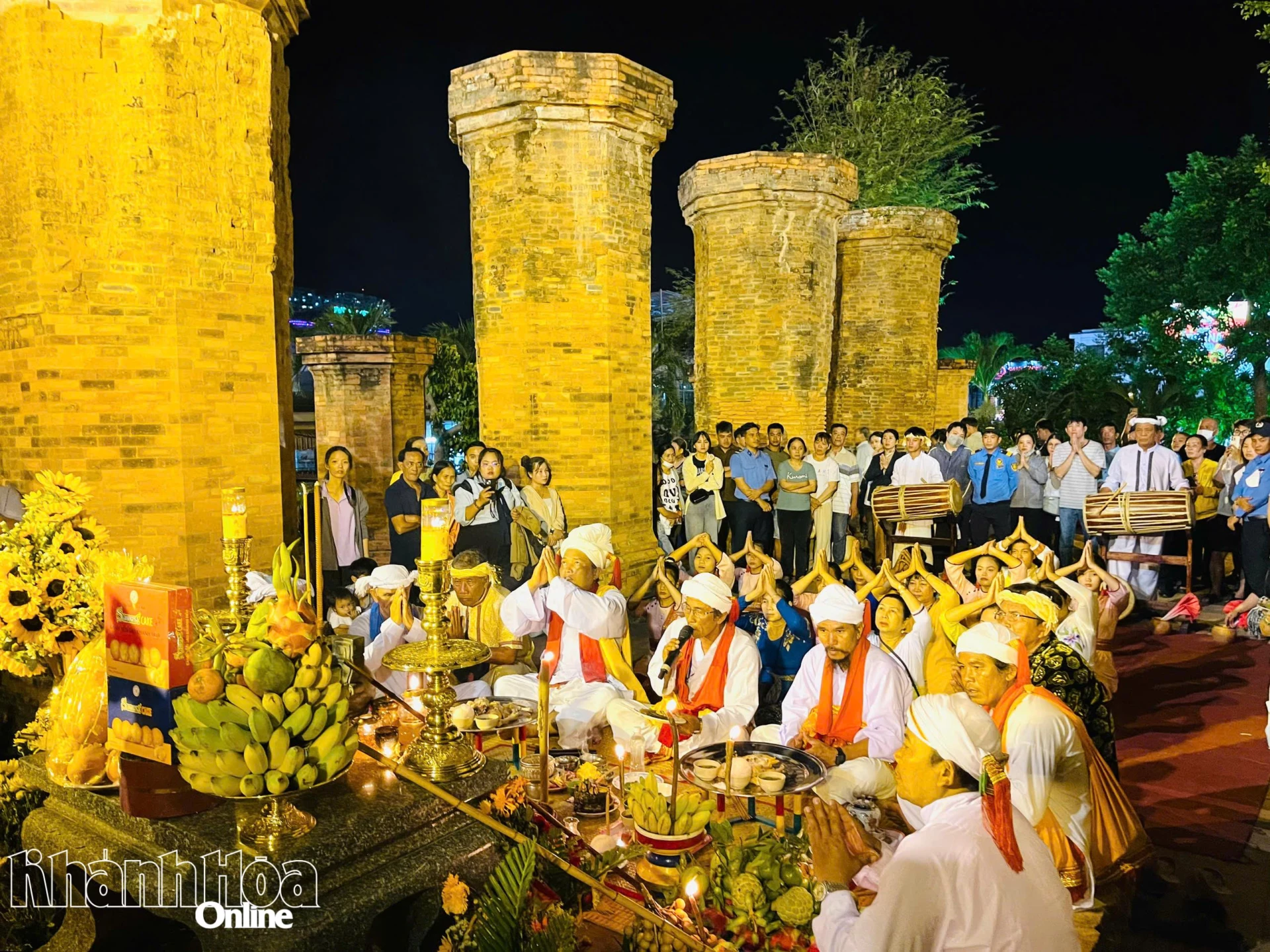 Das Gebetsritual der Cham-Gemeinschaft in den Po Nagar Cham Towers.