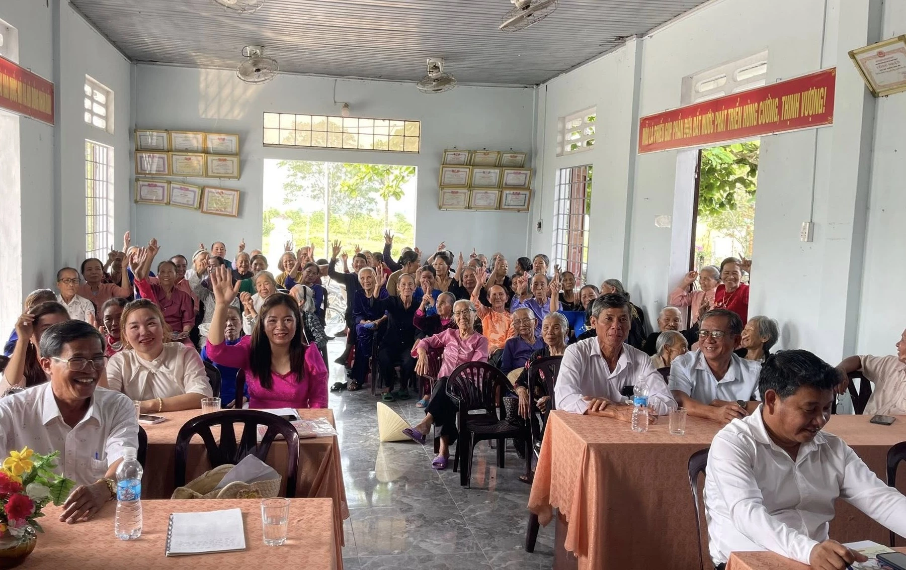 Die Müttergruppe des Dorfes Linh An hielt eine Konferenz ab, um die Aktivitäten im Zeitraum 2021-2026 zusammenzufassen und zu bewerten sowie die Richtung und Aufgaben für den Zeitraum 2026-2031 festzulegen - Foto: T.T.