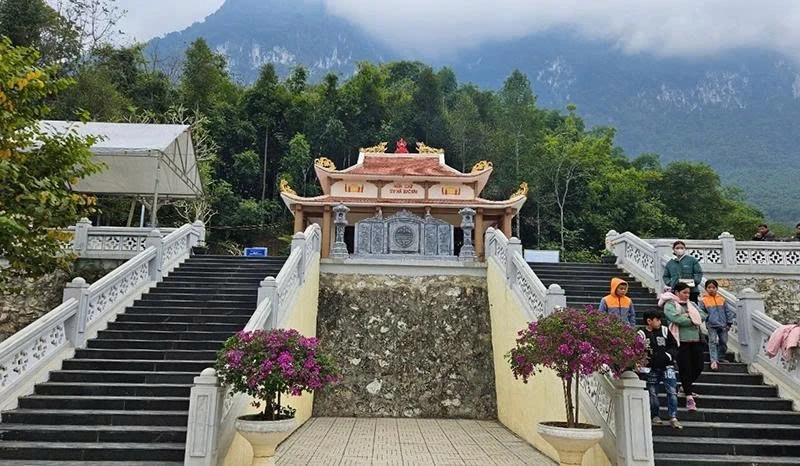 Facteurs de développement touristique dans la commune montagneuse de Son Thuy.