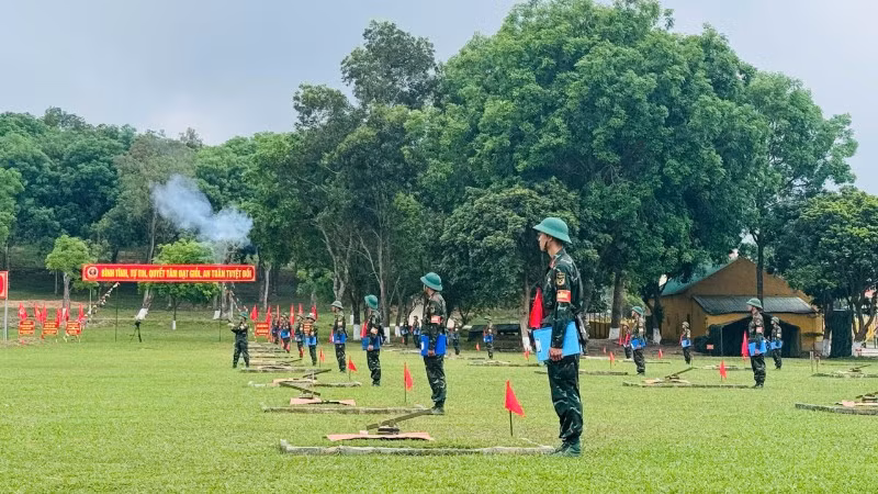 กองทัพที่ 12 ได้จัดเตรียมสิ่งอำนวยความสะดวกที่ดีที่สุดเท่าที่จะเป็นไปได้ให้แก่ศิลปินและนักเขียนระหว่างการลงพื้นที่ภาคสนามของพวกเขา