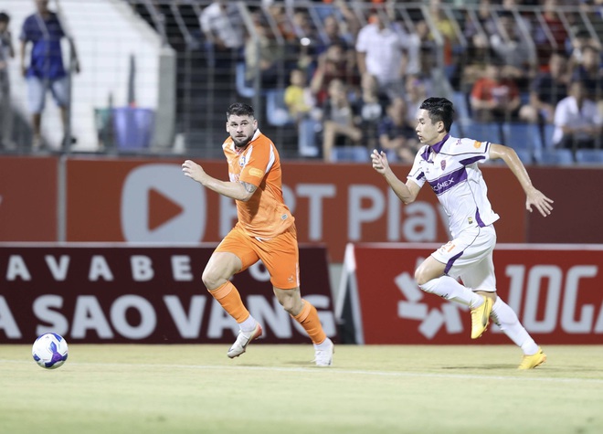 Da Nang FC zazářil po vítězství nad Becamex Ho Chi Minh City FC: Už se nehrnou na dně - Foto 4. CLB Đà Nẵng thăng hoa đánh bại Becamex TP.HCM: Không còn chìm dưới đáy- Ảnh 4.