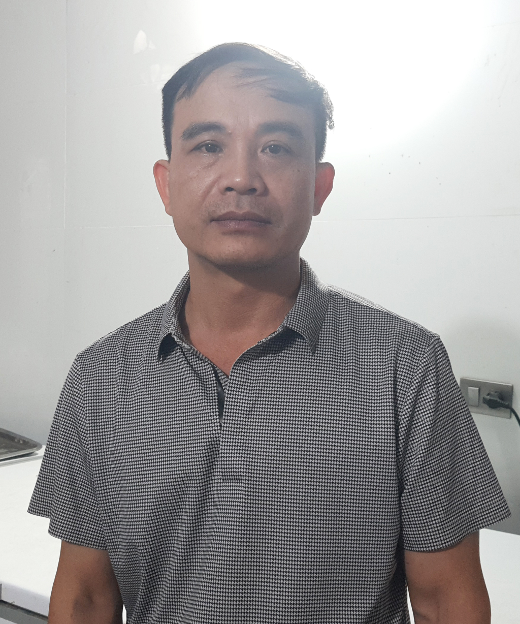 Anh Lê Văn Việt, chủ cơ sở sản xuất giò chả Việt Nga (khu Bình Xuân, phường Mạo Khê).