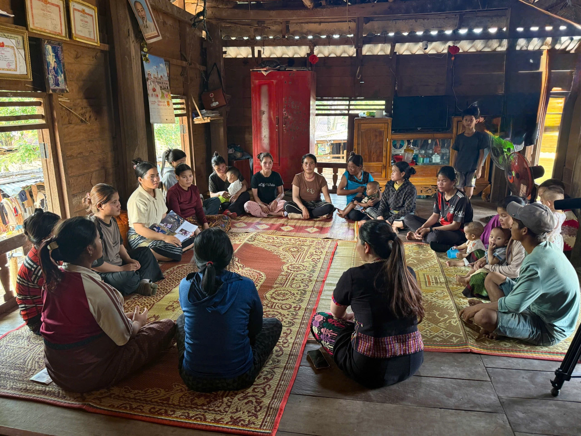 Kempen kesedaran wanita di kampung La Reo, komune A Doi. MH