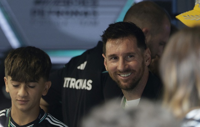 Messi secara tidak dijangka bersuara tentang 'musuhnya' yang hebat, Ronaldo, yang akan bertembung dengannya di Piala Dunia? - Imej 1. Messi bất ngờ lên tiếng về ‘đối thủ’ thượng thặng Ronaldo, sẽ đụng độ ở World Cup?- Ảnh 1.