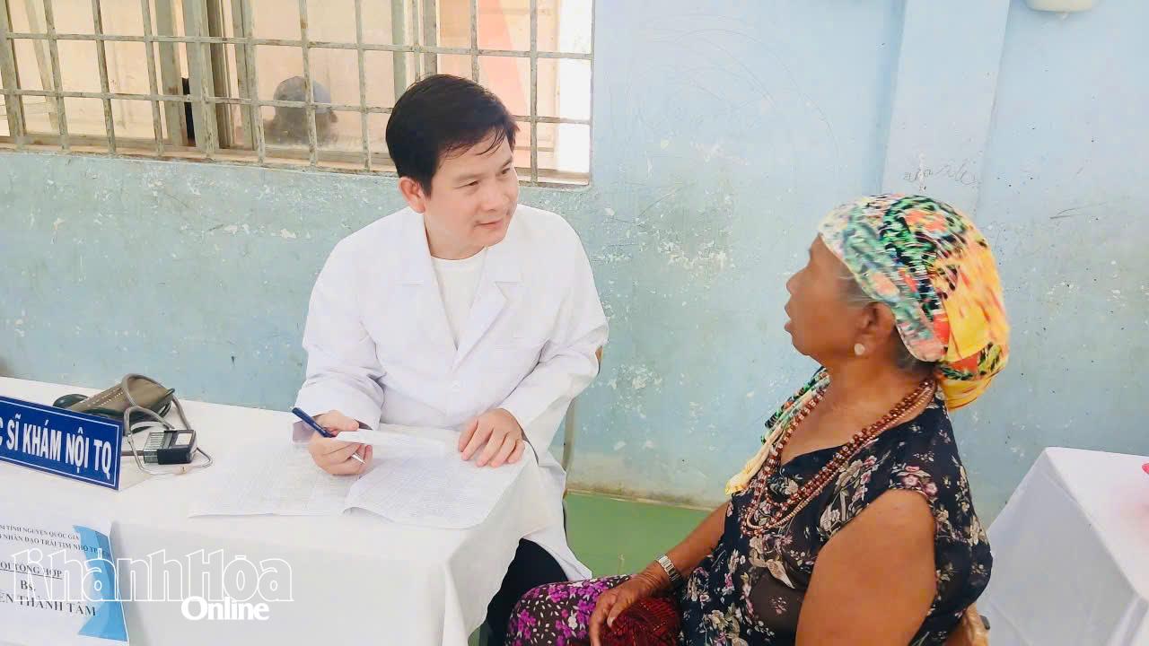 Las personas recibieron revisiones médicas por parte del equipo de médicos del programa.