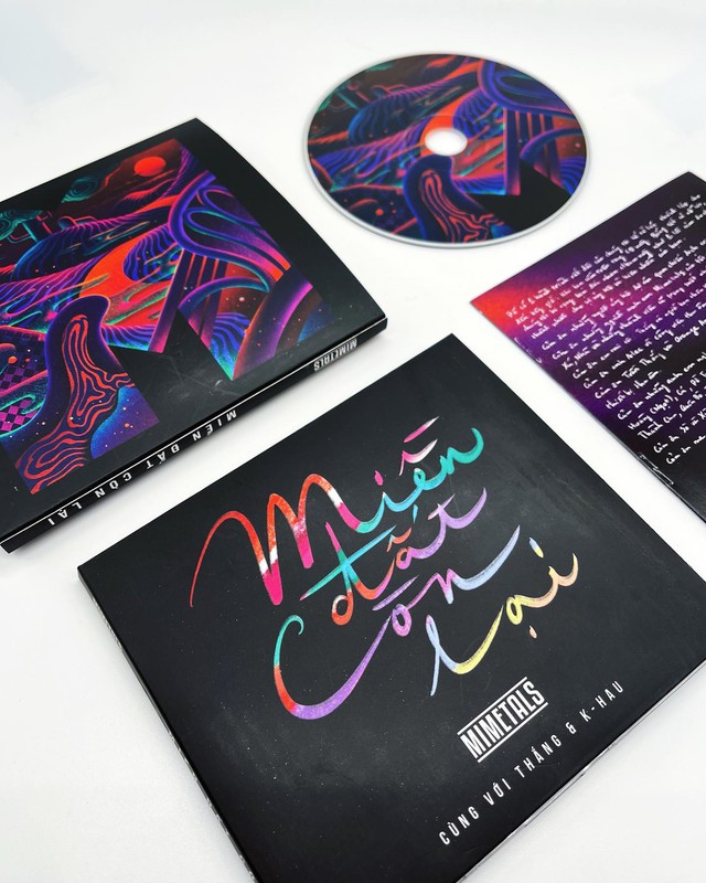 Generasi Z 'berburu' CD musik klasik - Foto 3. Thế hệ Gen Z 'đi săn' đĩa CD nhạc cổ điển- Ảnh 3.