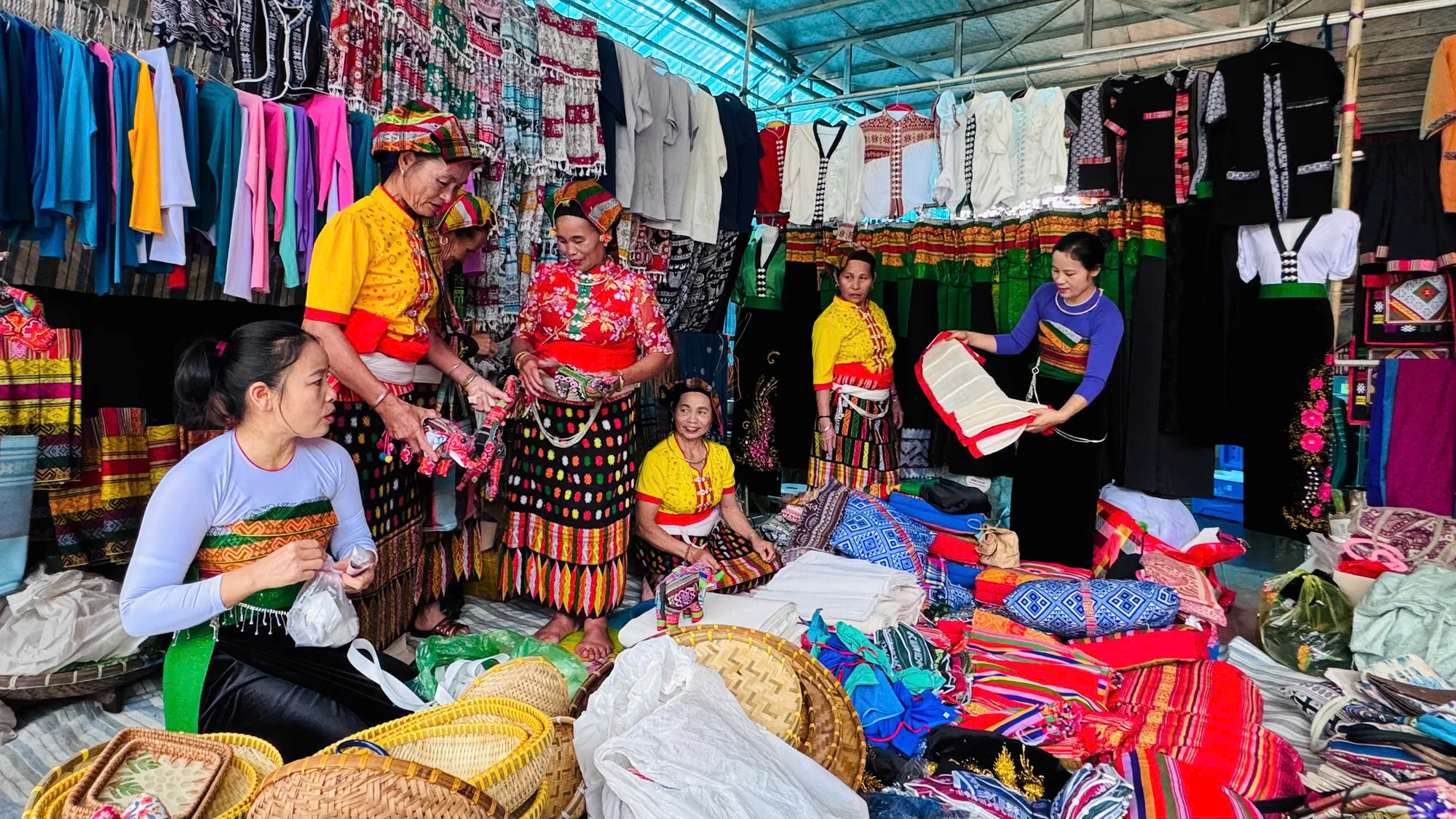 យប់បើកពិធីបុណ្យ Chi Linh Son ឆ្នាំ ២០២៦ គឺពោរពេញដោយភាពរស់រវើក។