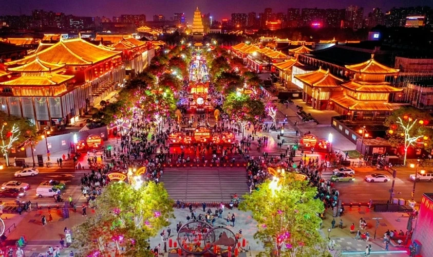 شماره ۱۸، شماره ۱۰. میراث در جریان اقتصاد شهری. 10 số 18. Di sản trong dòng chảy kinh tế đô thị