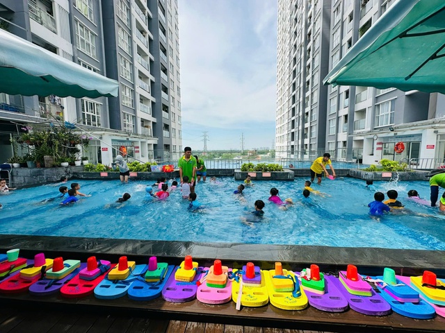 TP.HCM cấp tập phòng chống đuối nước cho học sinh - Ảnh 1.