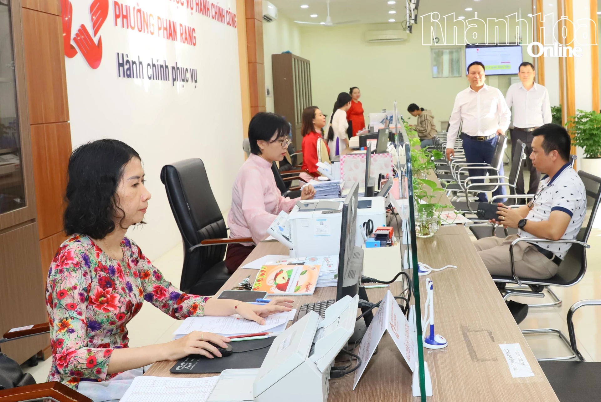 판랑동 공공행정서비스센터는 투자가 이루어져 시설이 잘 갖춰져 있으며, 시민과 기업의 요구를 효과적으로 충족하고 있습니다. 사진: 반 니