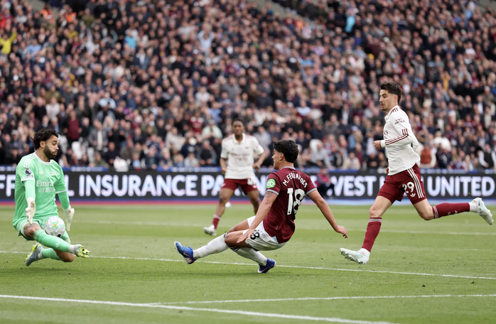 Arsenal thắng nghẹt thở West Ham, áp sát ngôi vô địch Premier League - Ảnh 3.
