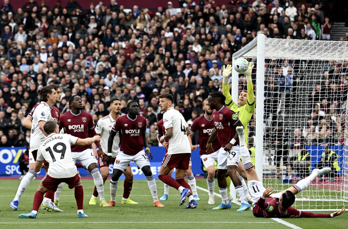 Arsenal thắng nghẹt thở West Ham, áp sát ngôi vô địch Premier League - Ảnh 1.