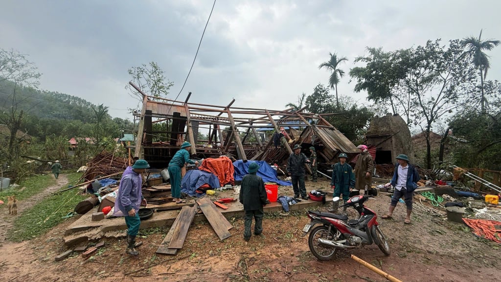 La maison de M. Luong Trung Ngoc a été détruite par une tempête de grêle.