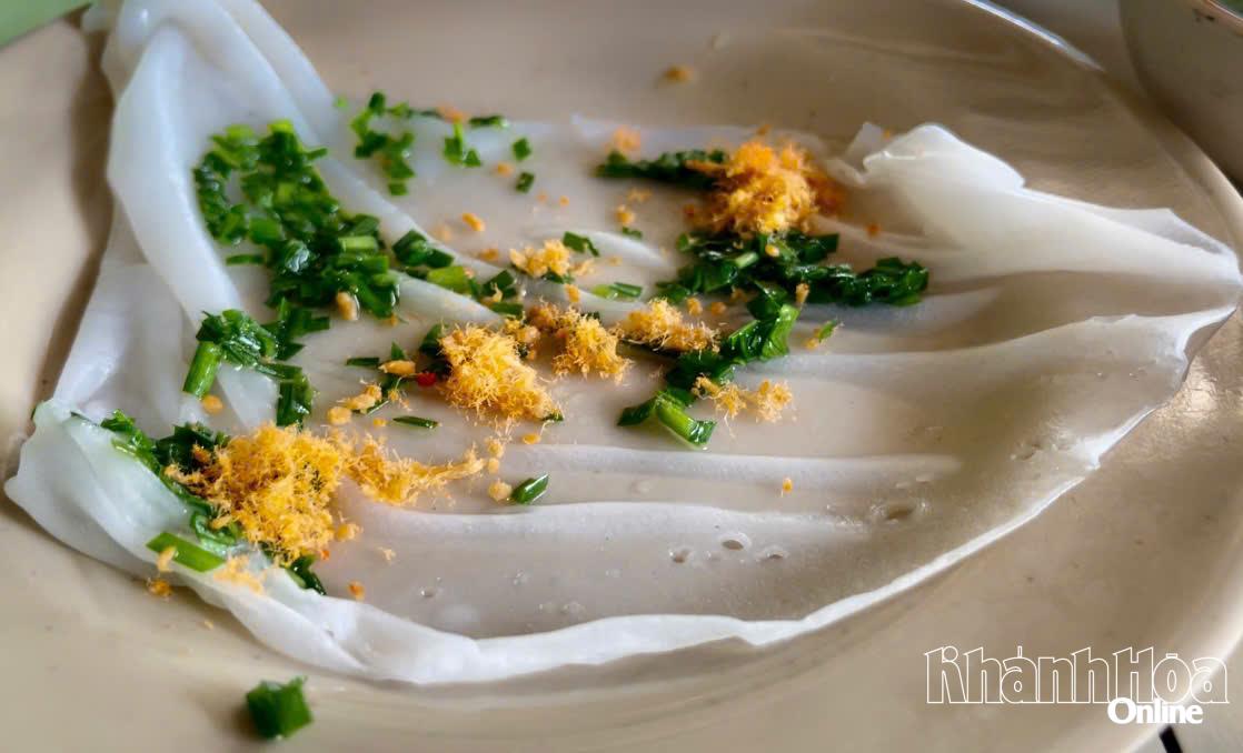 បាយរមៀលនិញហ្វាមួយចាន។