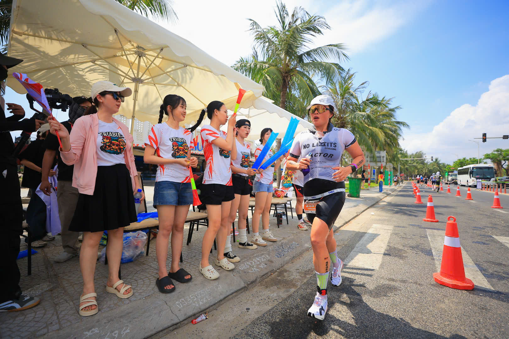 Da Nang memecut dengan perlumbaan IRONMAN sepenuh masa - Foto 4. Đà Nẵng bứt tốc cùng IRONMAN toàn phần- Ảnh 4.